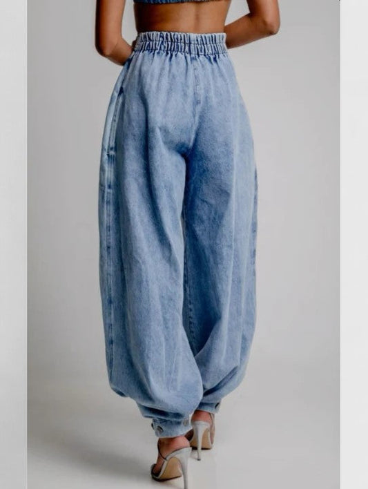 Effortless Blue Jeans for Women with High Waist Zip Front Pleated Relaxed Wide Leg Barrel Jean Style