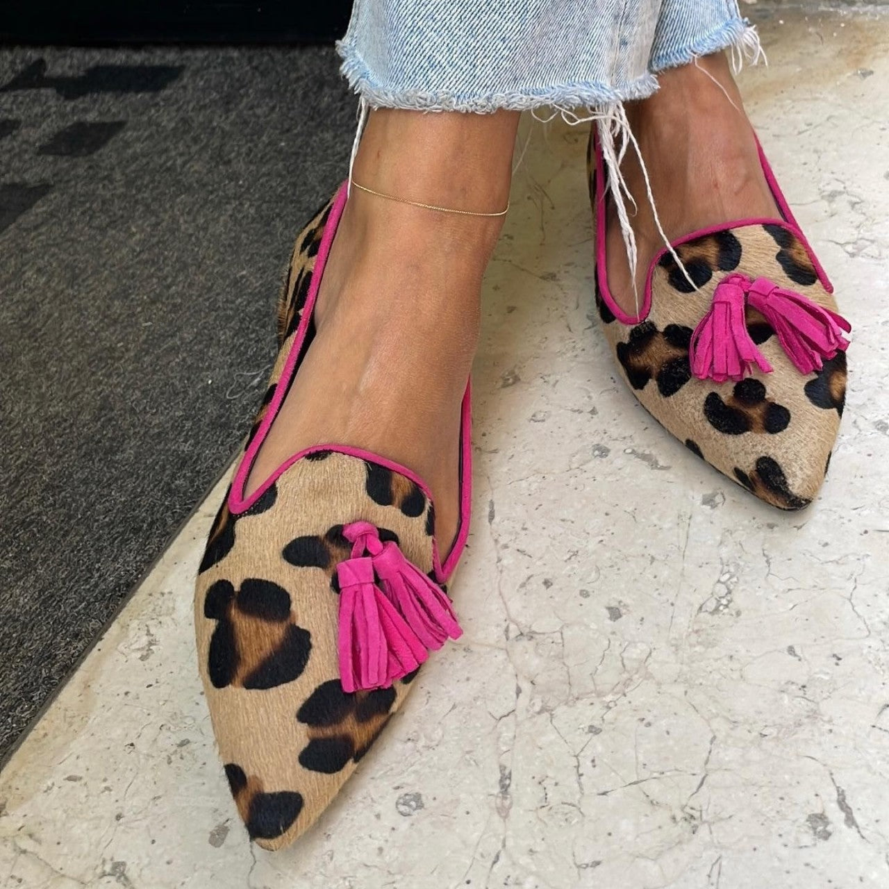 Stylish Leopard Print Ballet Flats for Women with Tassel Detail Style