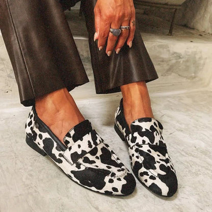 Elegant Black and White Loafers for Women with Penny Toe Style