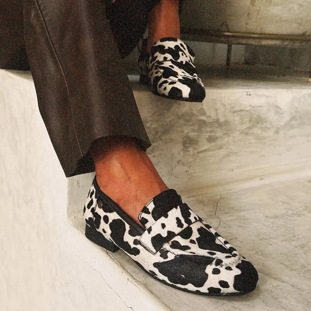 Elegant Black and White Loafers for Women with Penny Toe Style