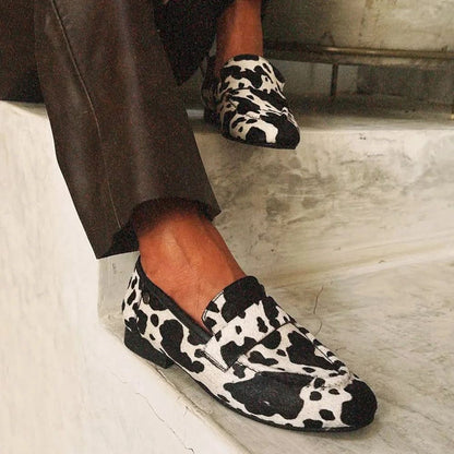 Elegant Black and White Loafers for Women with Penny Toe Style