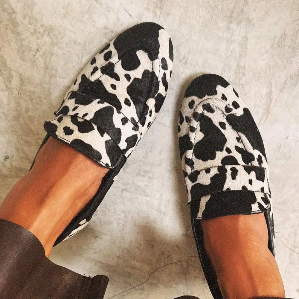 Elegant Black and White Loafers for Women with Penny Toe Style