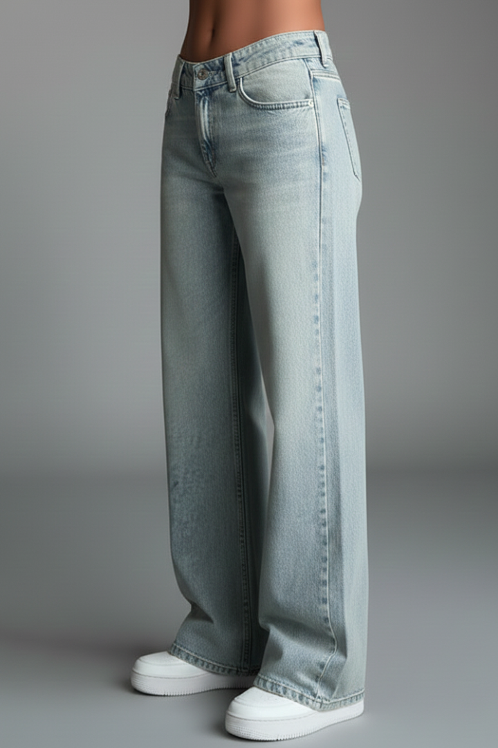 Stylish Relaxed Light Blue Jeans for Women with High Waist Style