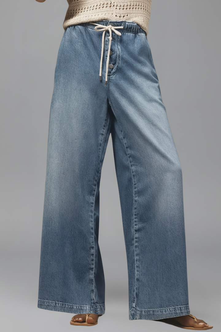 Effortless Relaxed Light Blue Jeans for Women with Elastic Waist Style