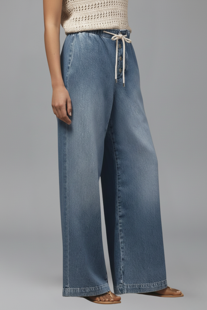 Effortless Relaxed Light Blue Jeans for Women with Elastic Waist Style