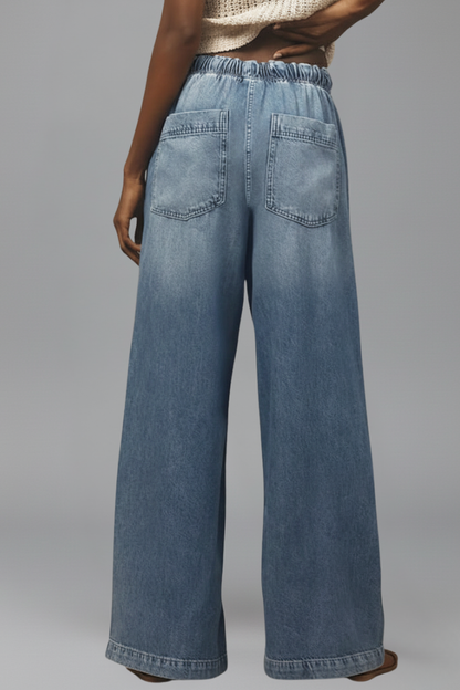 Effortless Relaxed Light Blue Jeans for Women with Elastic Waist Style