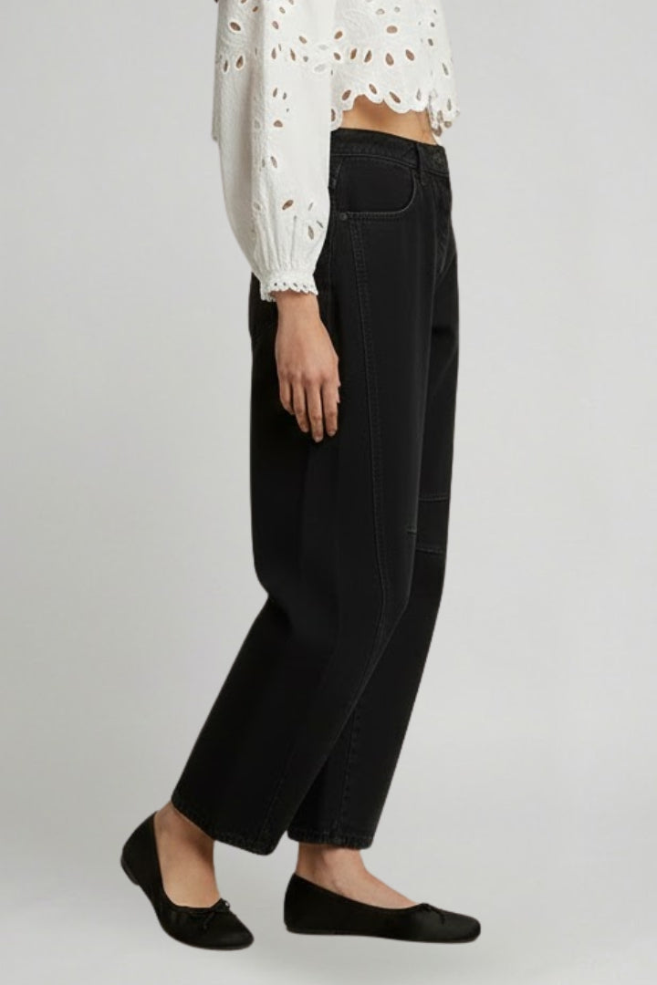 Stylish Relaxed Jeans for Women with Mid Waist Style