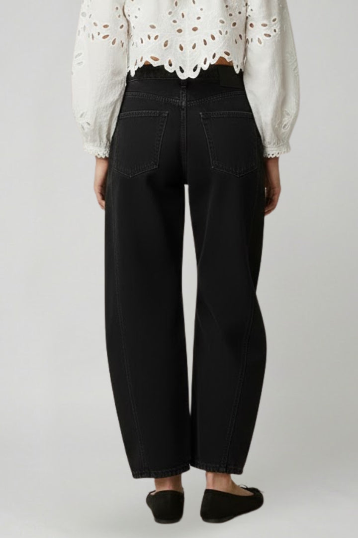 Stylish Relaxed Jeans for Women with Mid Waist Style