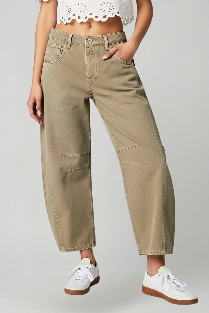 Stylish Relaxed Jeans for Women with Mid Waist Style