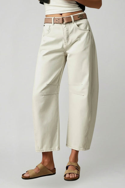Stylish Relaxed Jeans for Women with Mid Waist Style