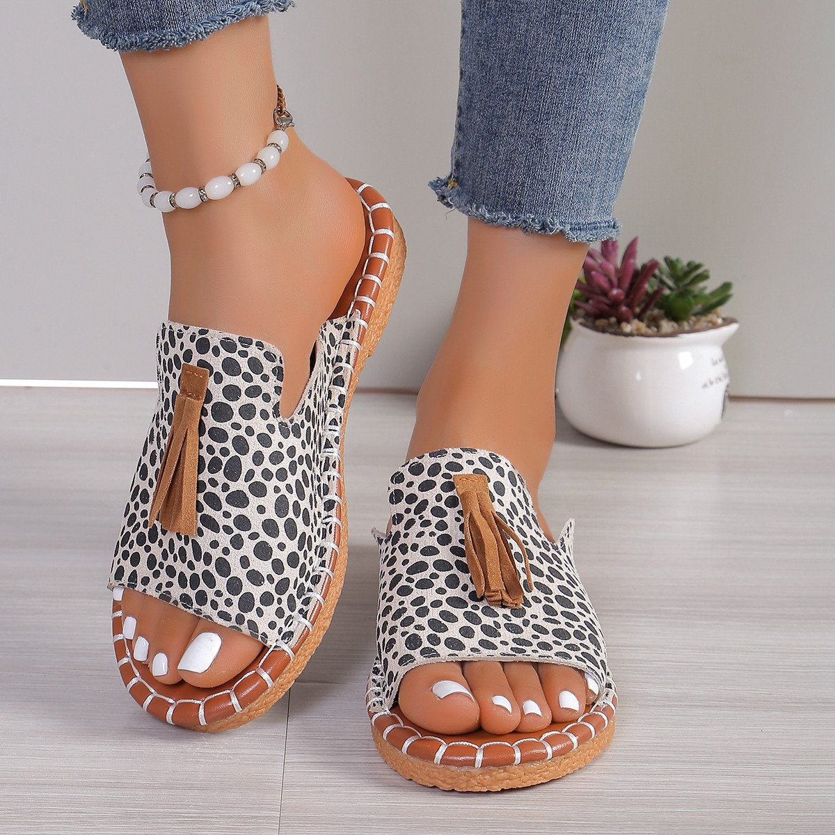 Comfortable Sandals for Women with Tassel Strap Style
